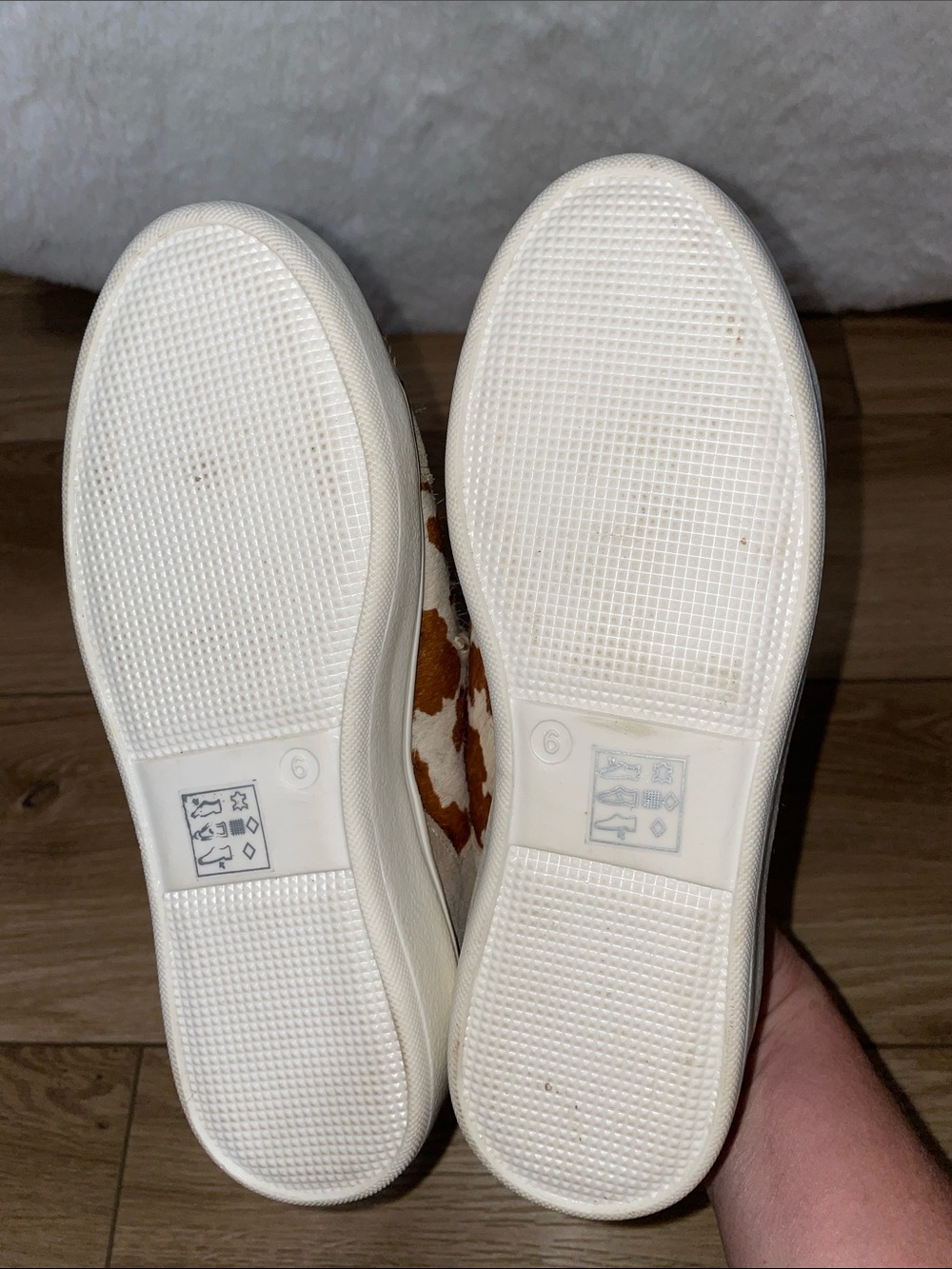 Myra Grin Sneakers - Picture 6 of 9